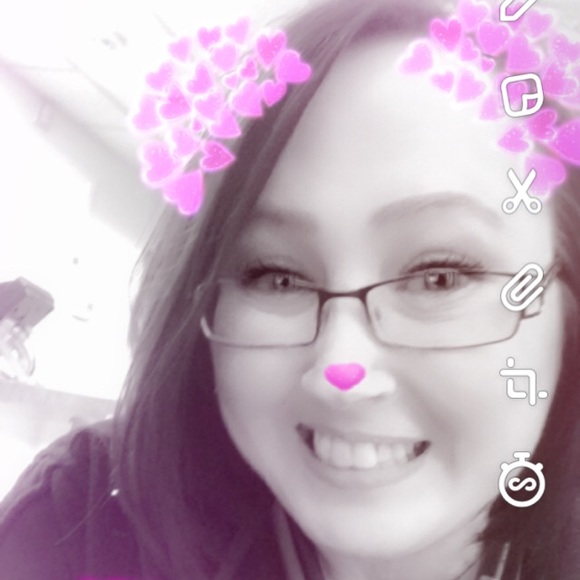 Meet your Posher, April - Picture 1 of 1